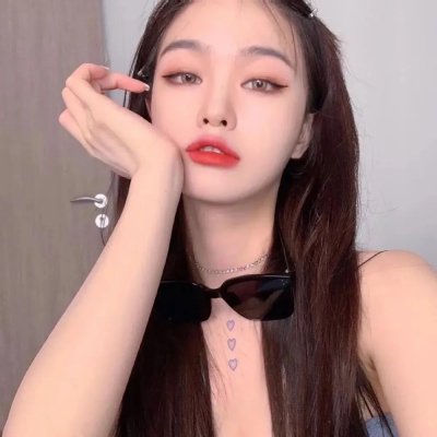 戴红头巾的女孩 海报